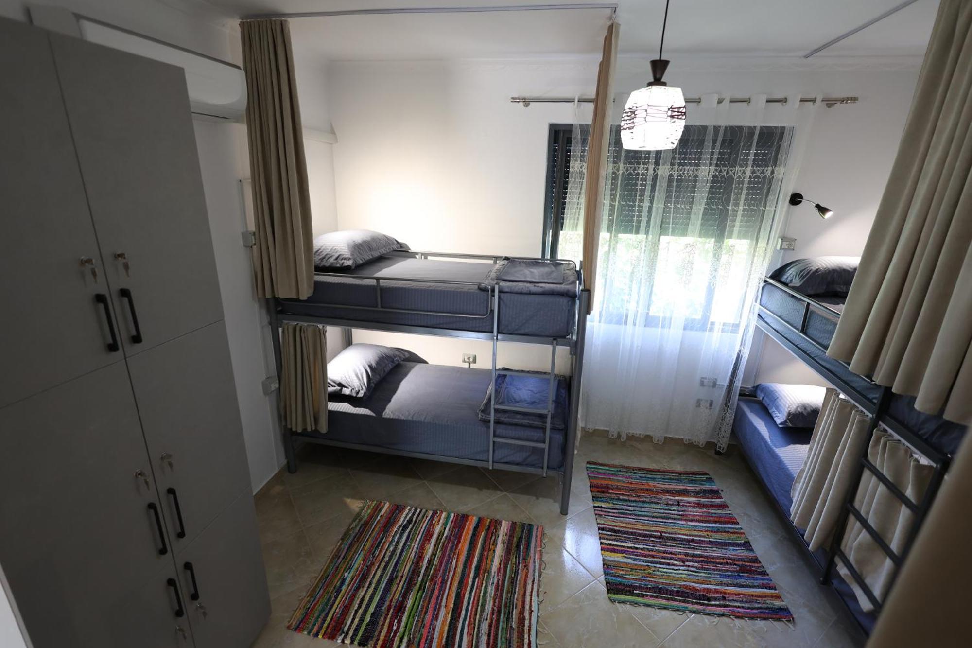 Baza Hostel - Swimming Pool เบราท ภายนอก รูปภาพ