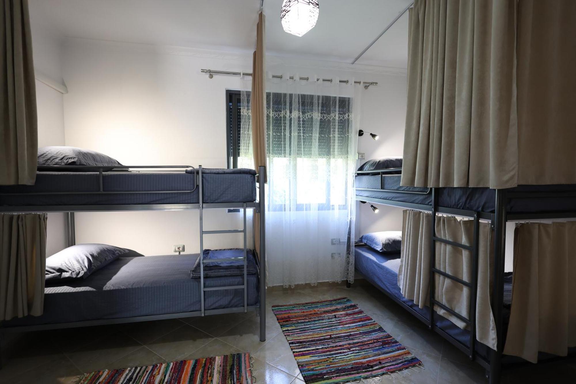 Baza Hostel - Swimming Pool เบราท ภายนอก รูปภาพ