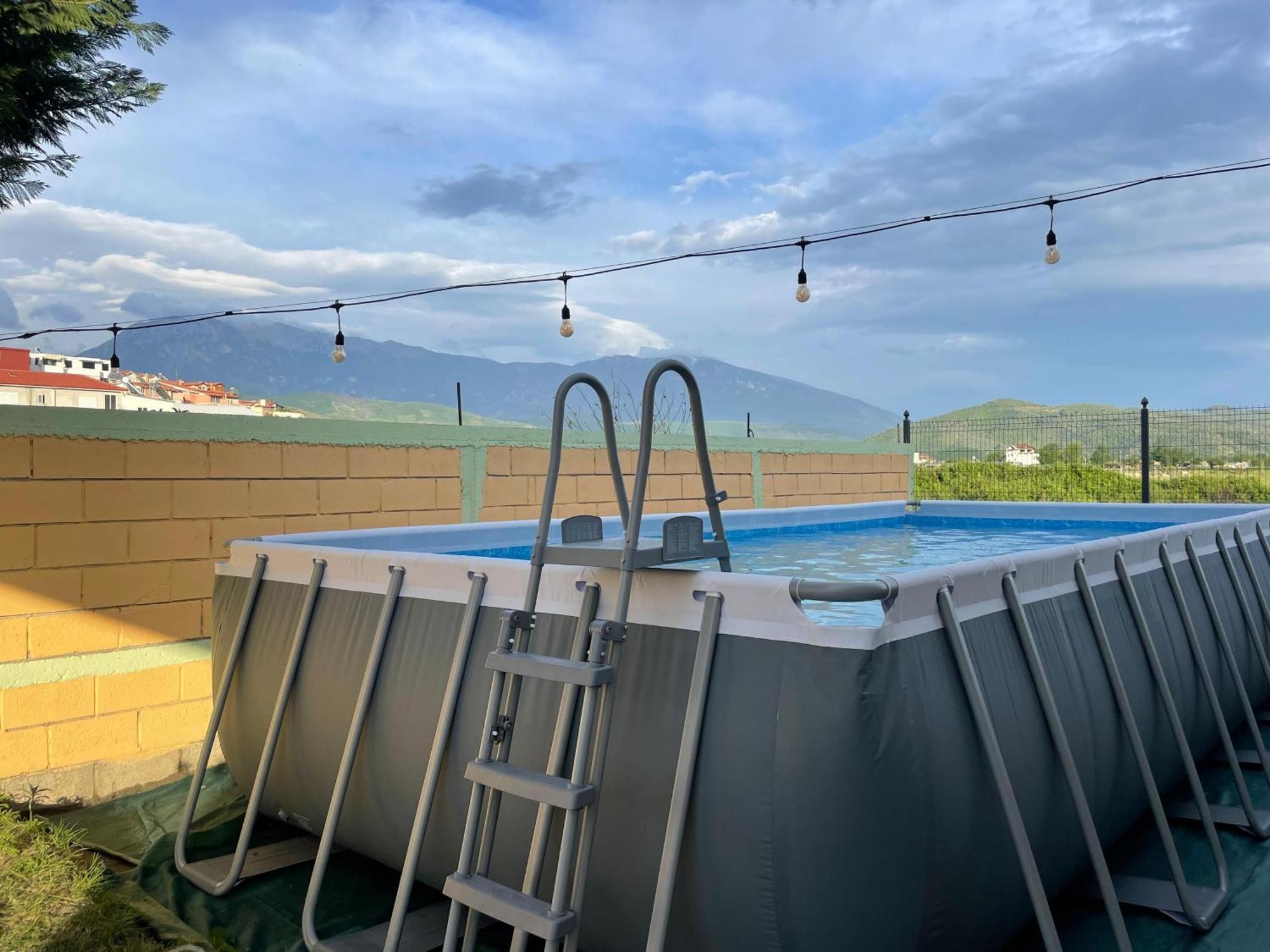 Baza Hostel - Swimming Pool เบราท ภายนอก รูปภาพ