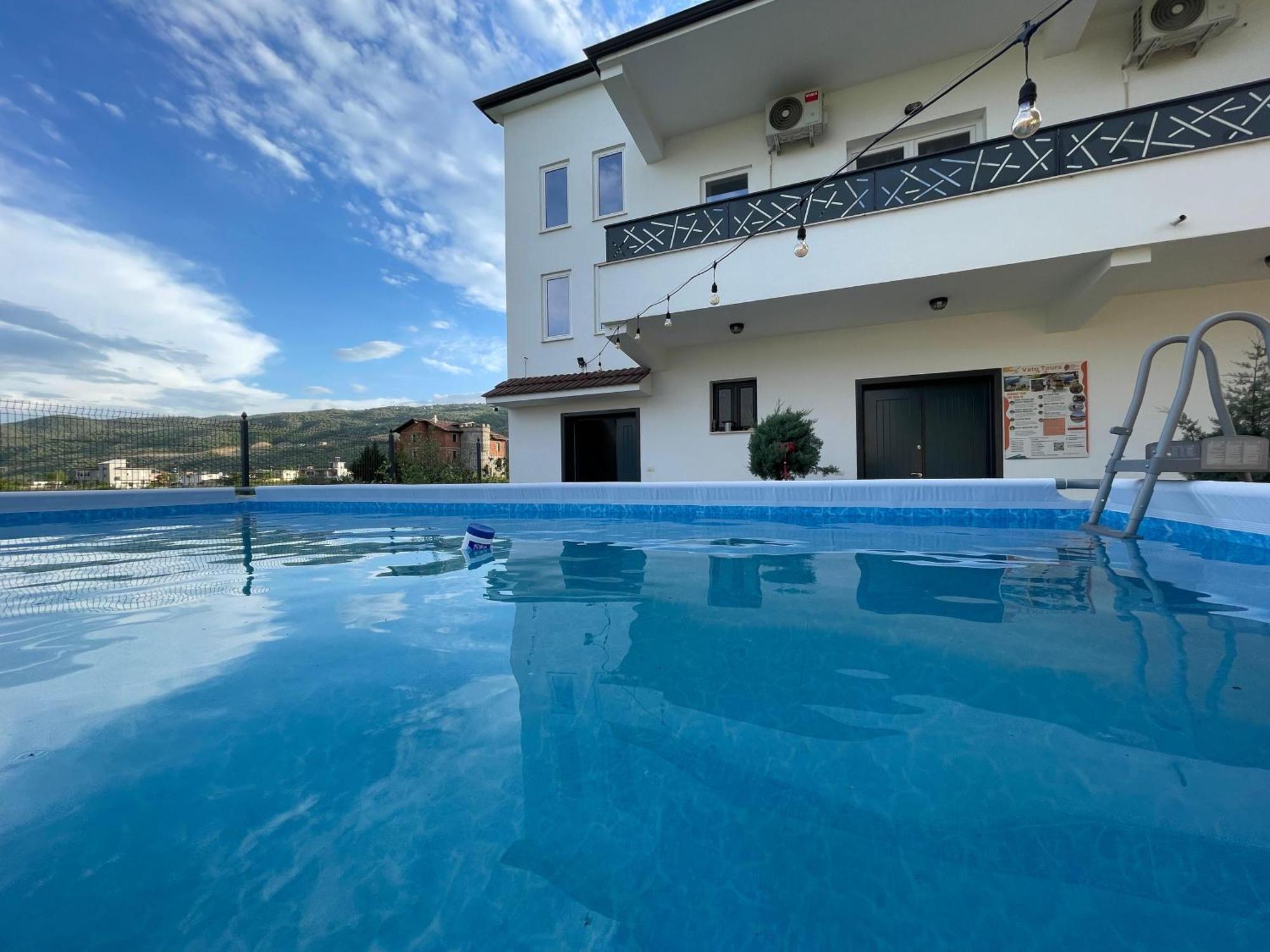 Baza Hostel - Swimming Pool เบราท ภายนอก รูปภาพ